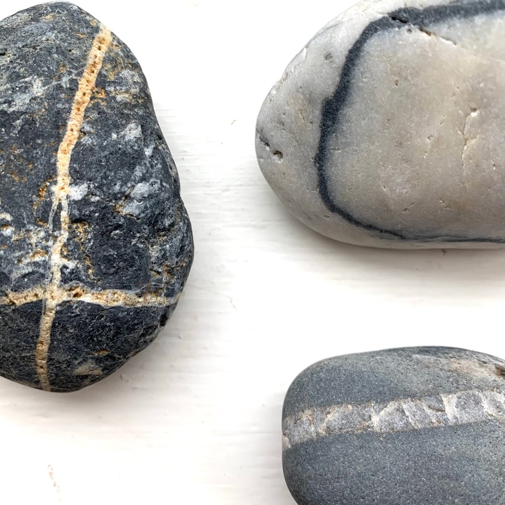 A set of 3 wishing rocks - Picture 2 of 4